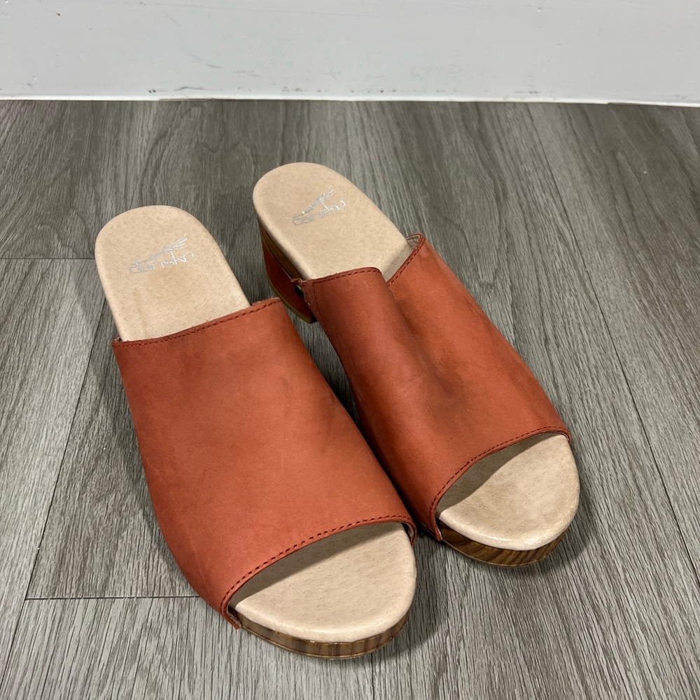 Dansko Orange Suede Leather Open Toe Mules Short Chunky Heel Size 9.5 (40)